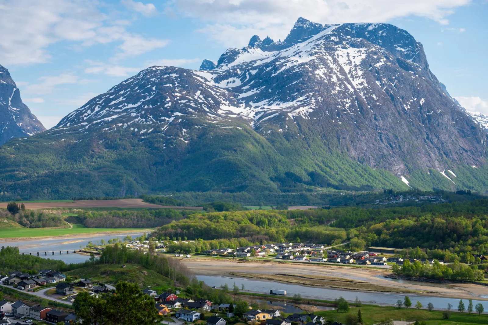 Åndalsnes with mountains, river and settlement