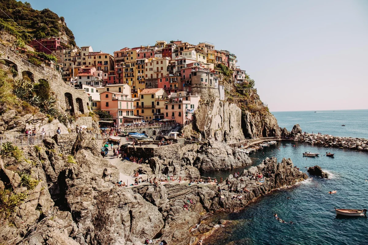 Colourful cliffside village of Manarola in the Cinque Terre, Italy